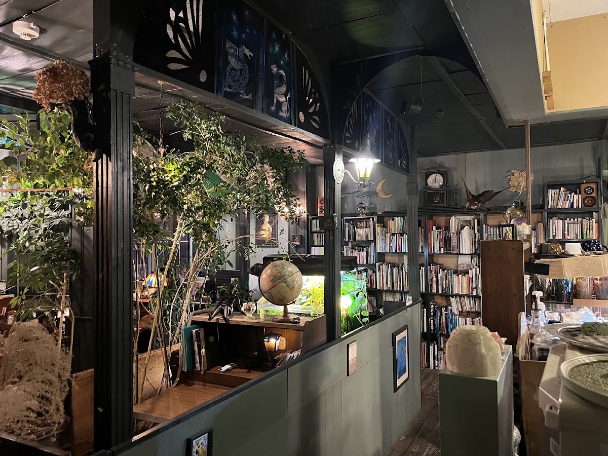 R. Za Reading Cafe