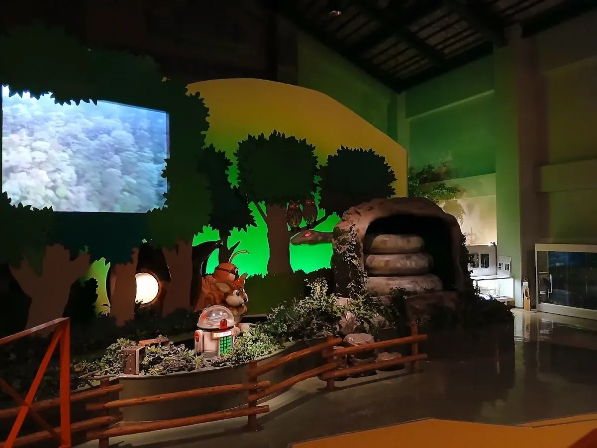 Mori-no-Fureaikan Hall (Hakone Woodland Museum) 4