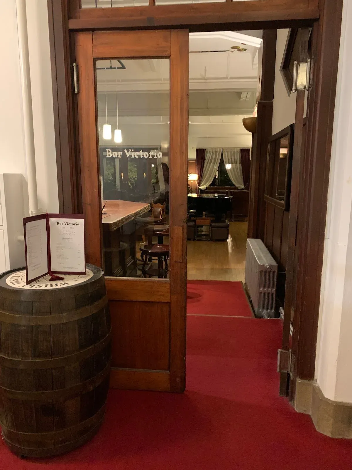 BAR VICTORIA 4
