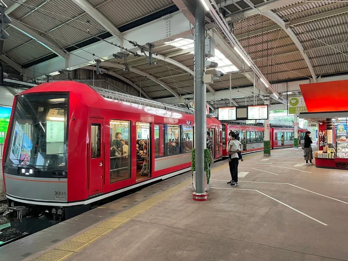 Hakone-Yumoto Station 3