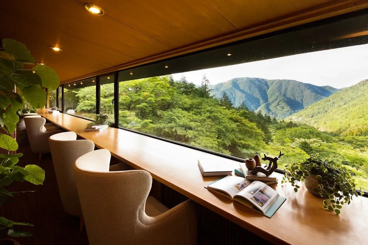 bar hotel Hakone Kazan 4