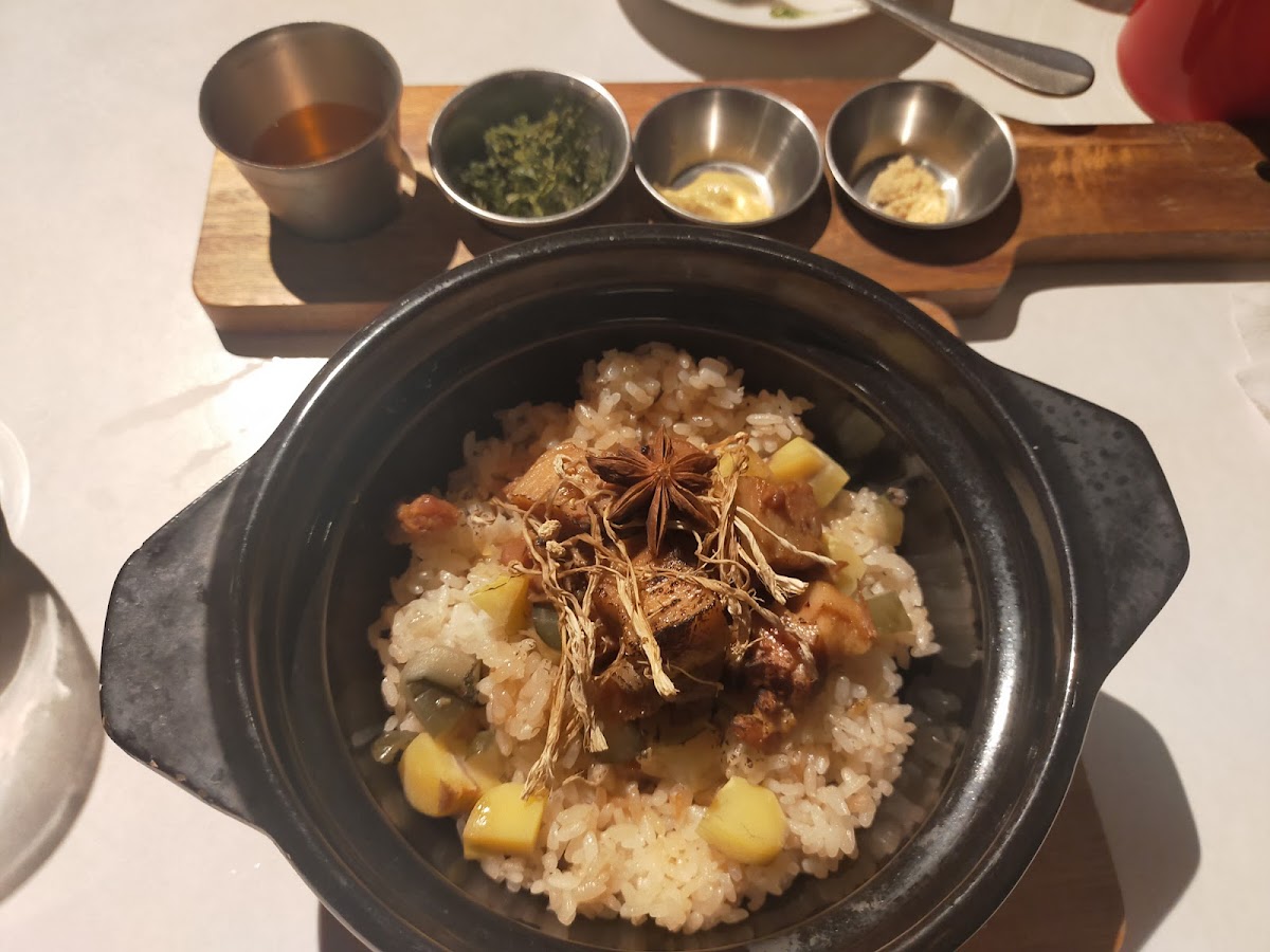 EMBLEM FLOW DINING 4