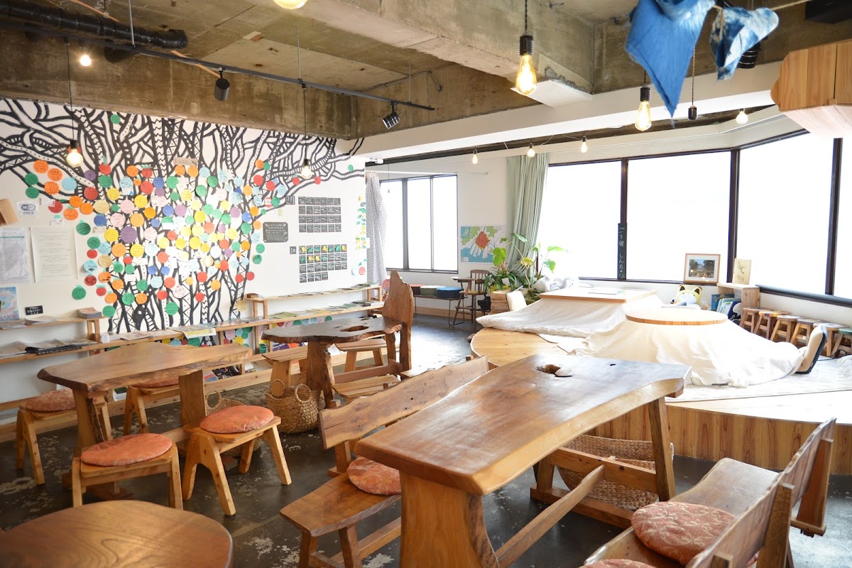 Hachidori-sha Social Book Cafe