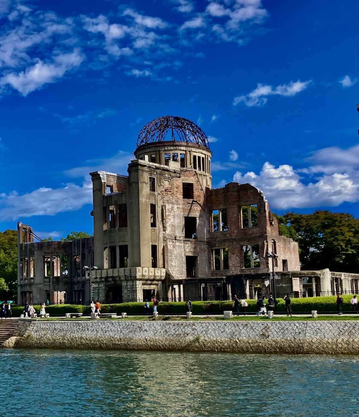 Hiroshima Prefectural Industrial Promotion Hall (Atomic Bomb Dome) Atomic bomb damage information board
