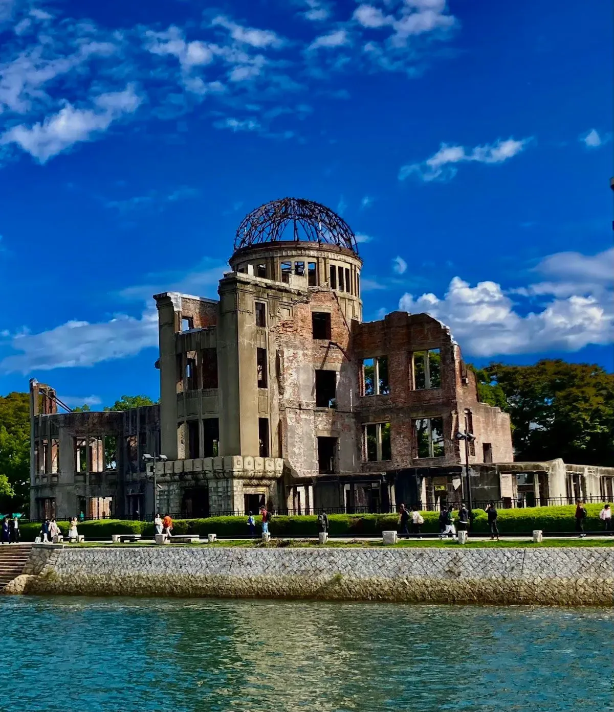 Hiroshima Prefectural Industrial Promotion Hall (Atomic Bomb Dome) Atomic bomb damage information board