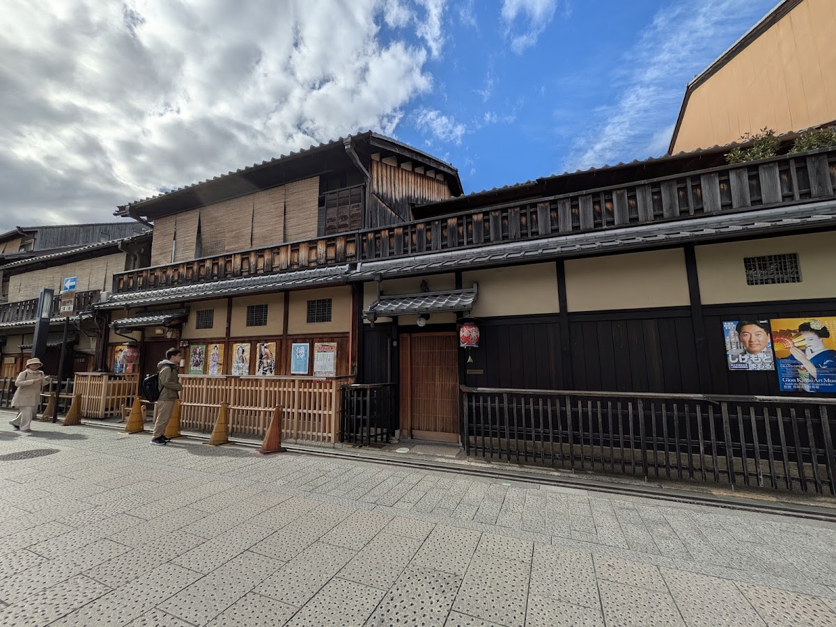 Hanamikoji Street Gion walk 2