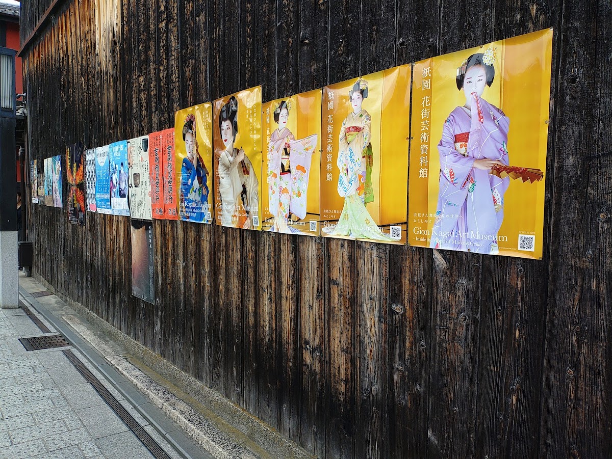 Hanamikoji Street Gion walk 4
