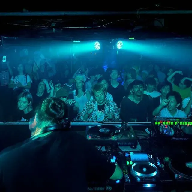 Club Metro 3