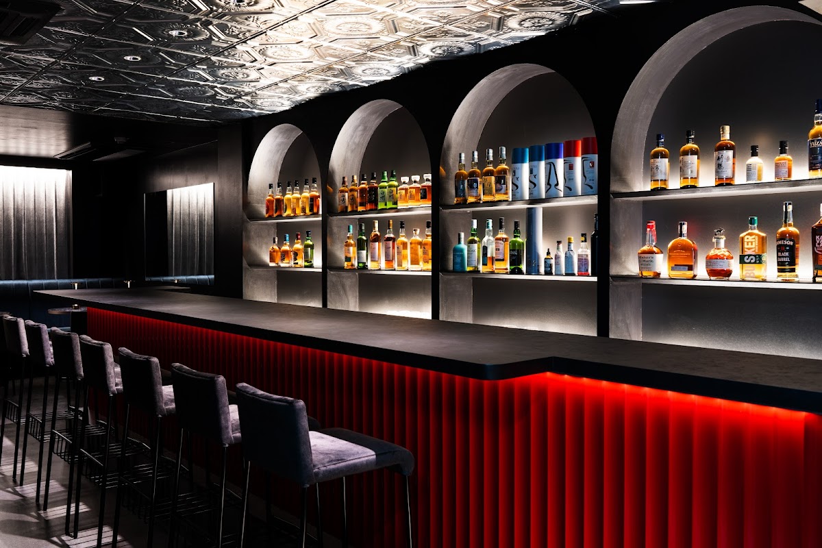 bar HIGH CENTRAL whisky &cocktail