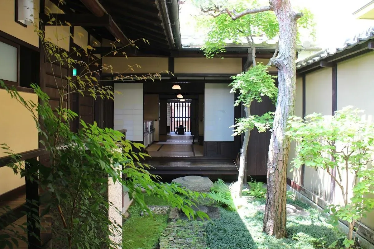 Naramachi Koshi-no-Ie (Lattice House) 3