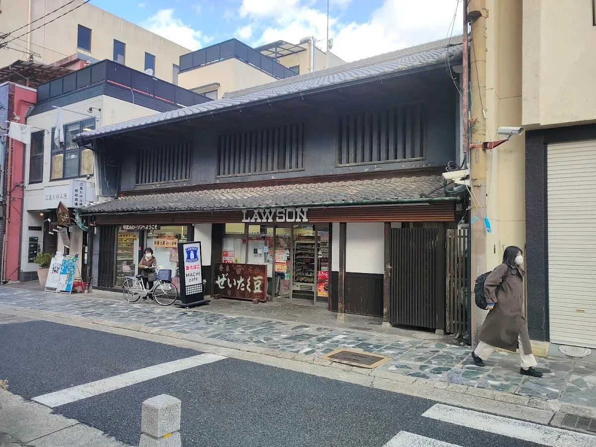 Nara Sanjo-dori Shopping Street 2