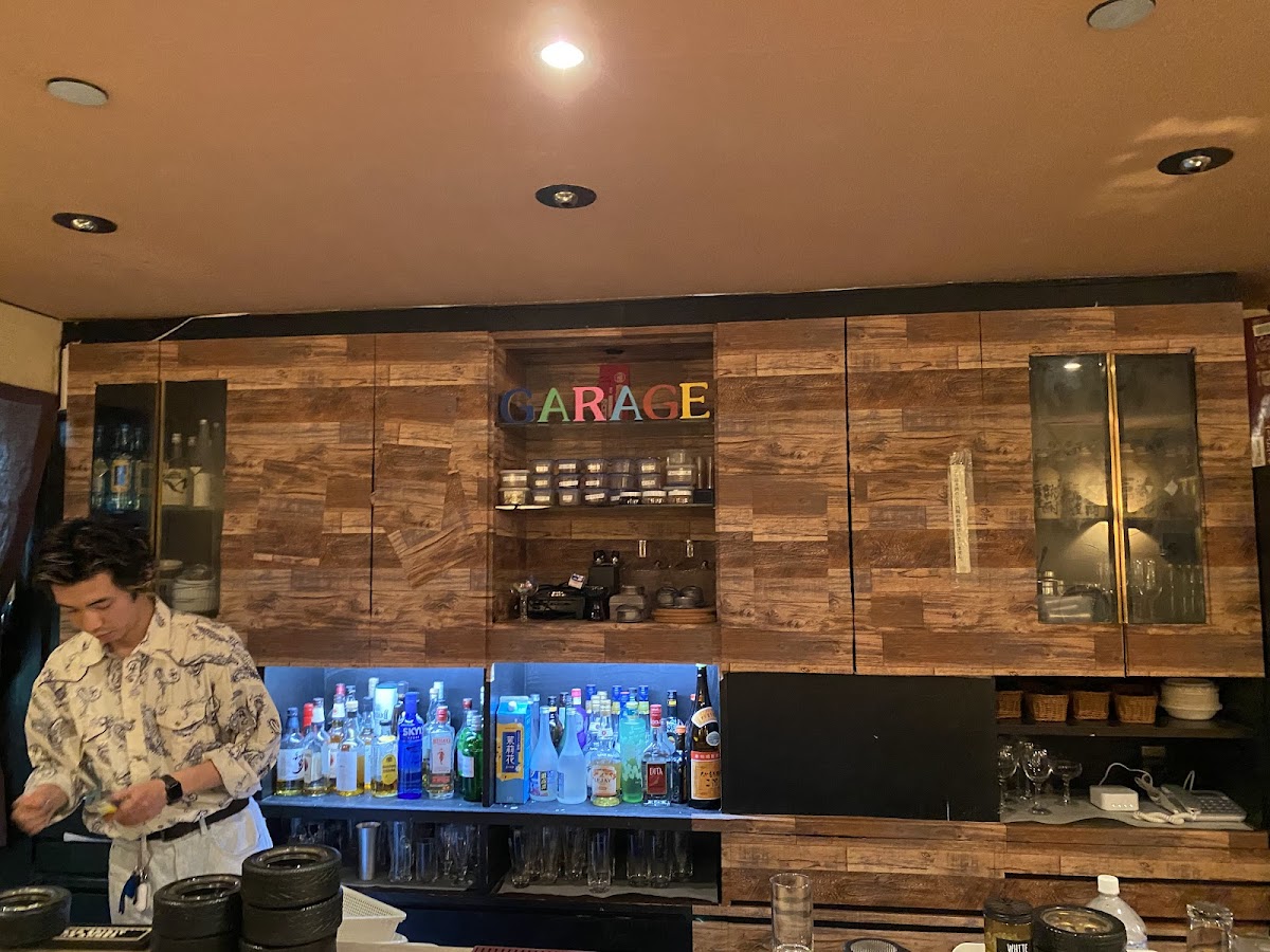 Bar Garage 2