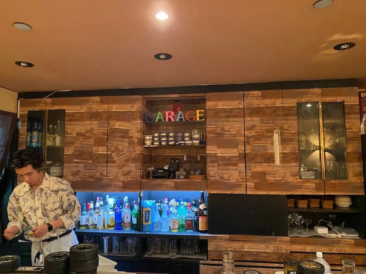 Bar Garage 2