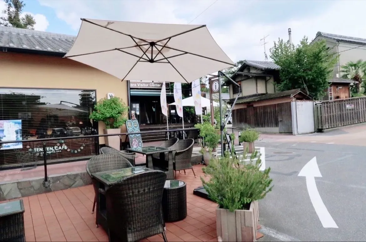 Ten. Ten. Cafe