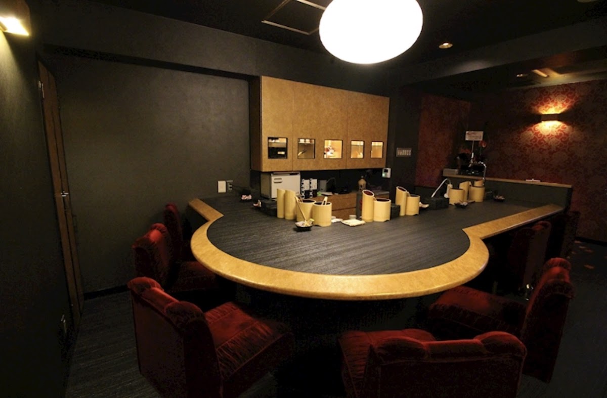 GIRLS BAR 金魚-KINGYO-(ガールズバーキンギョ)