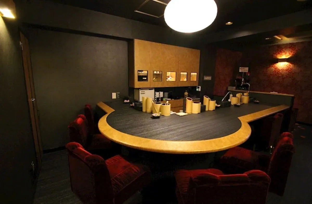 GIRLS BAR 金魚-KINGYO-(ガールズバーキンギョ)