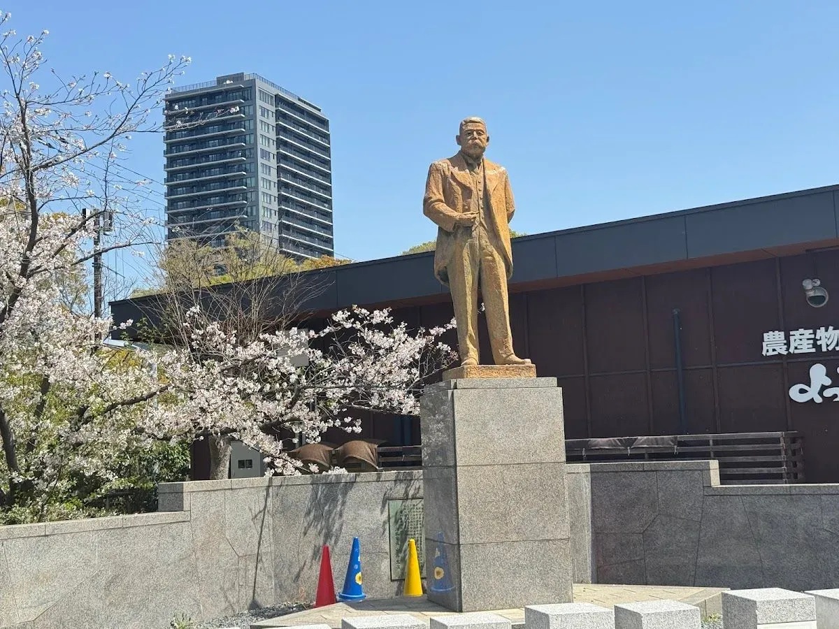 Osaka Monument 3