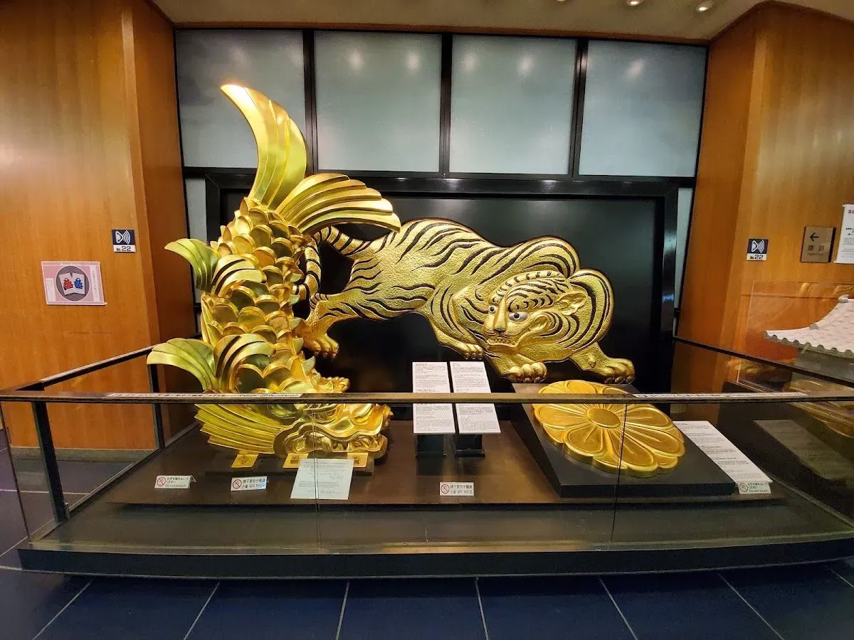 Osaka Castle Museum 4
