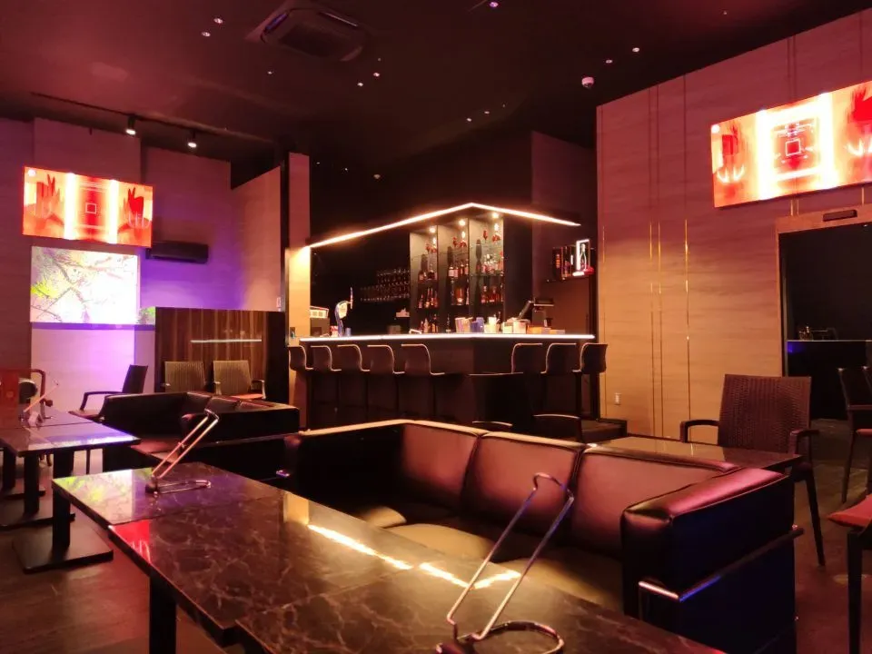 R3 Club Lounge 3