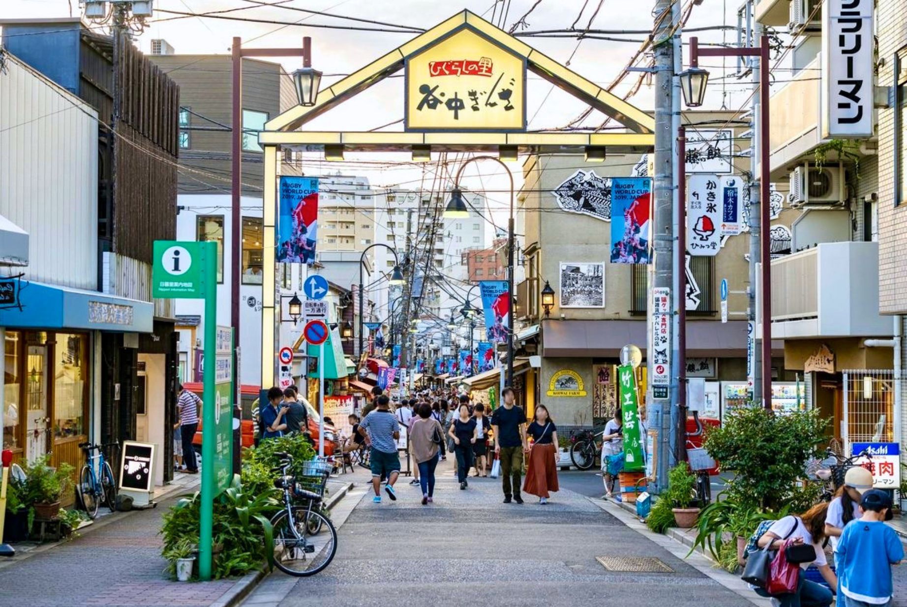 Hidden Tokyo - Peaceful Gardens, Historic Shrines & Old Town Streets in Komagome, Nezu, Yanaka, Japan — photo 5